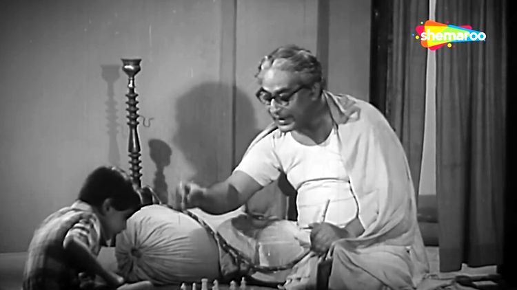 Семья /Parivar/ 1956 (0:03:06 / 2:09:43)