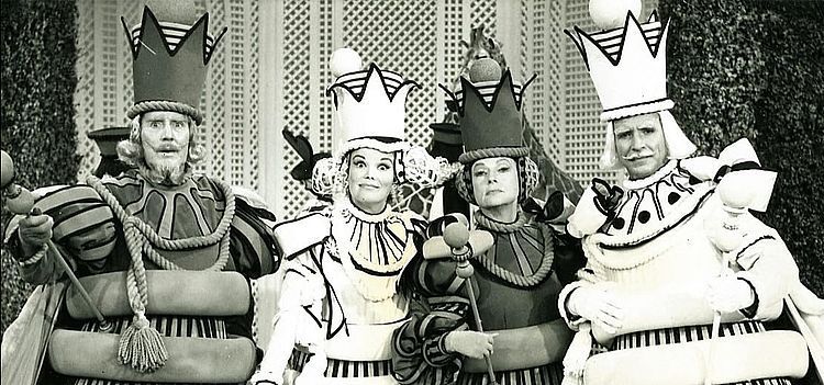 Алиса в Зазеркалье /Alice Through the Looking Glass/ 1966 (0:03:40 / 1:18:13)