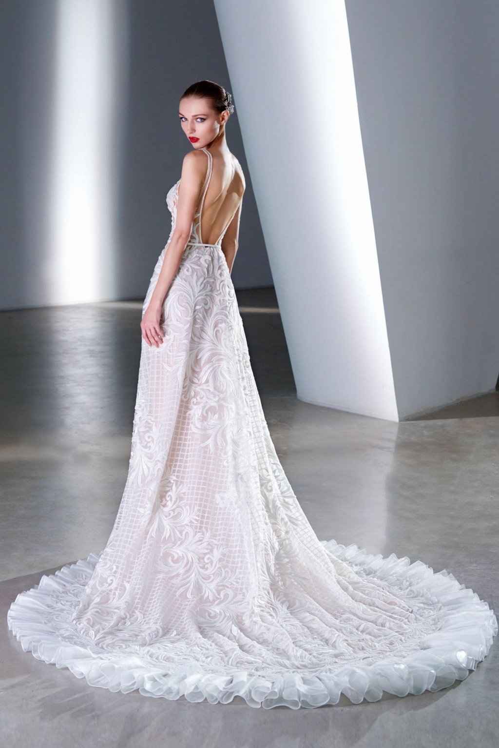 dany_tabet-bridal-2018-2019bluebox-1239_f-resp2400v.jpg
