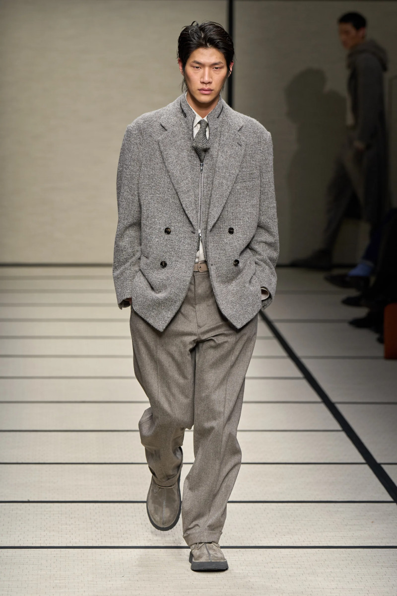 00080-giorgio-armani-fall-2025-menswear-credit-gorunway.webp