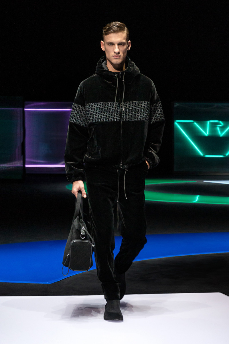 00024-Emporio-Armani-Fall-21.jpg