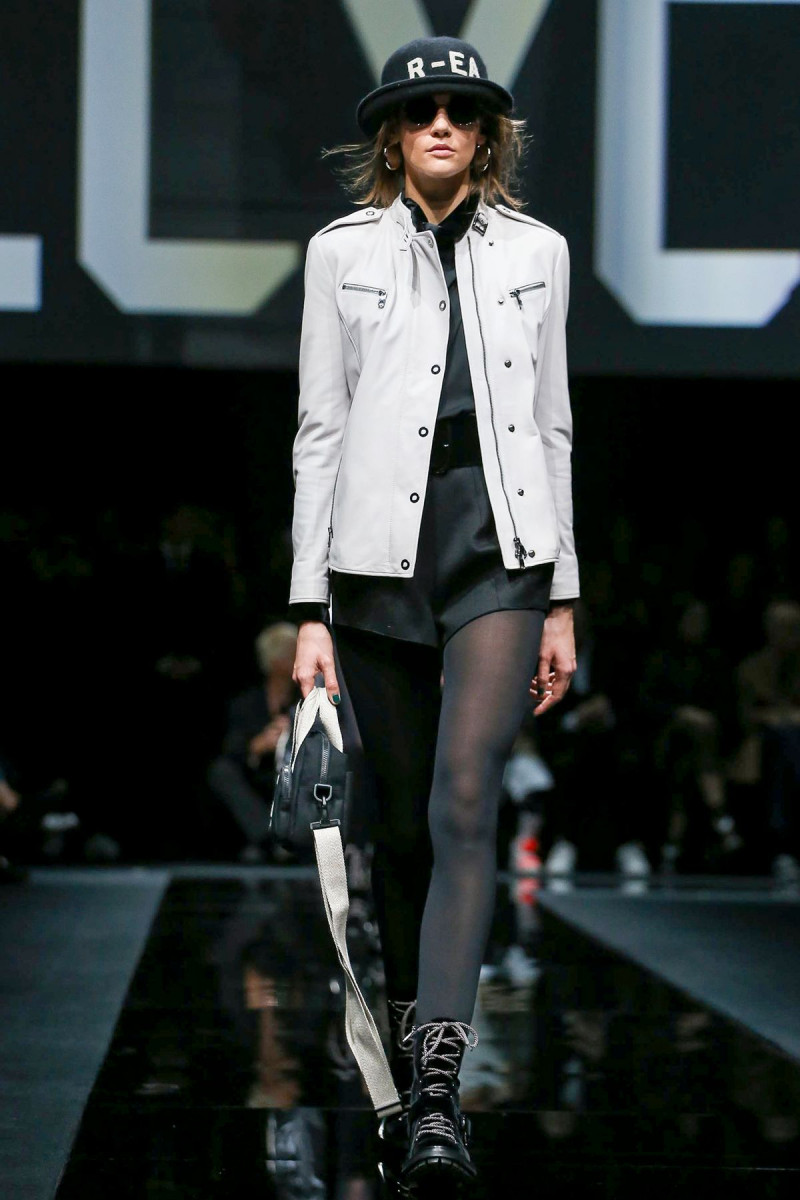 Emporio-Armani-RTW-FW20-Milan-6014-1582282256.jpg