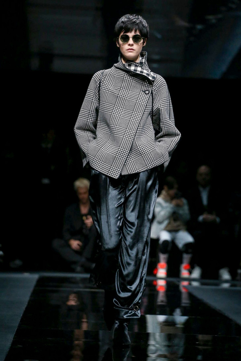 Emporio-Armani-RTW-FW20-Milan-6270-1582282494.jpg