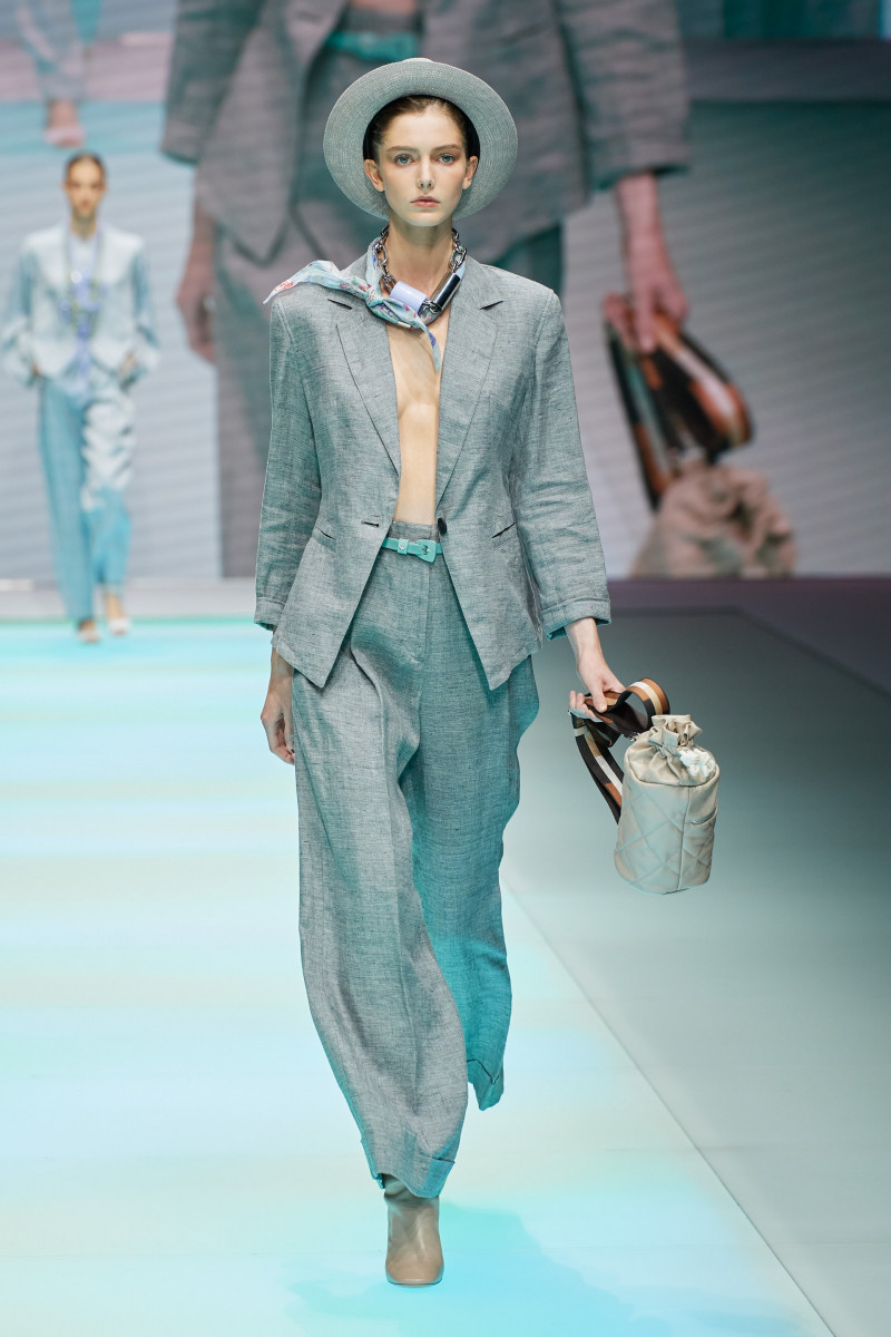 00015-Emporio-Armani-Spring-22-RTW-Milan-credit-gorunway.JPG