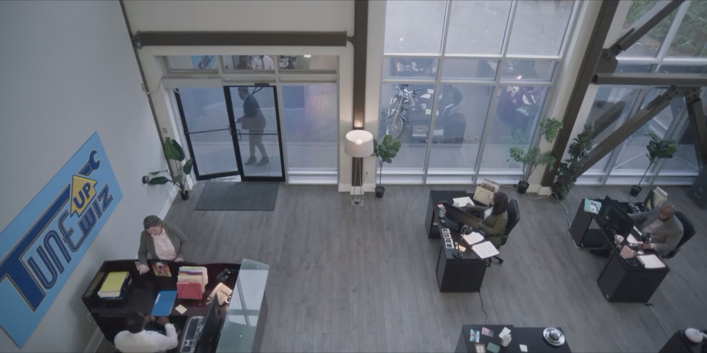 Переключая передачи (2024) WEB-DLRip-AVC_ivanes.mkv_20250209_164117.257.png