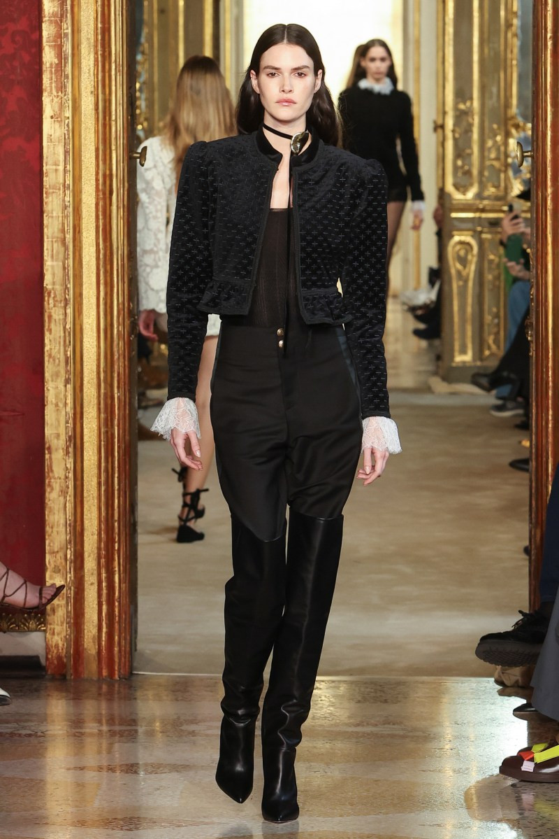 twinset-fall-25-rtw-r-ho-010.jpeg