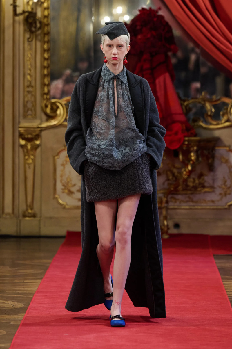 00013-hui-fall-2025-ready-to-wear-credit-brand.webp