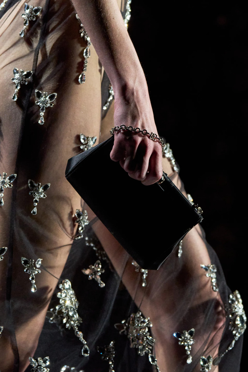 00317-dolce-and-gabbana-fall-2025-ready-to-wear-detail-credit-gorunway.webp