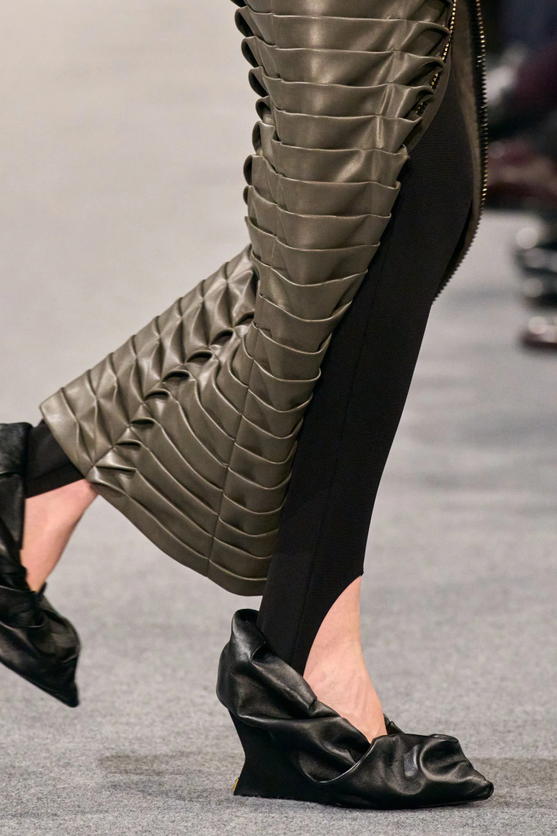 00066-balmain-fall-2025-ready-to-wear-detail-credit-gorunway.webp