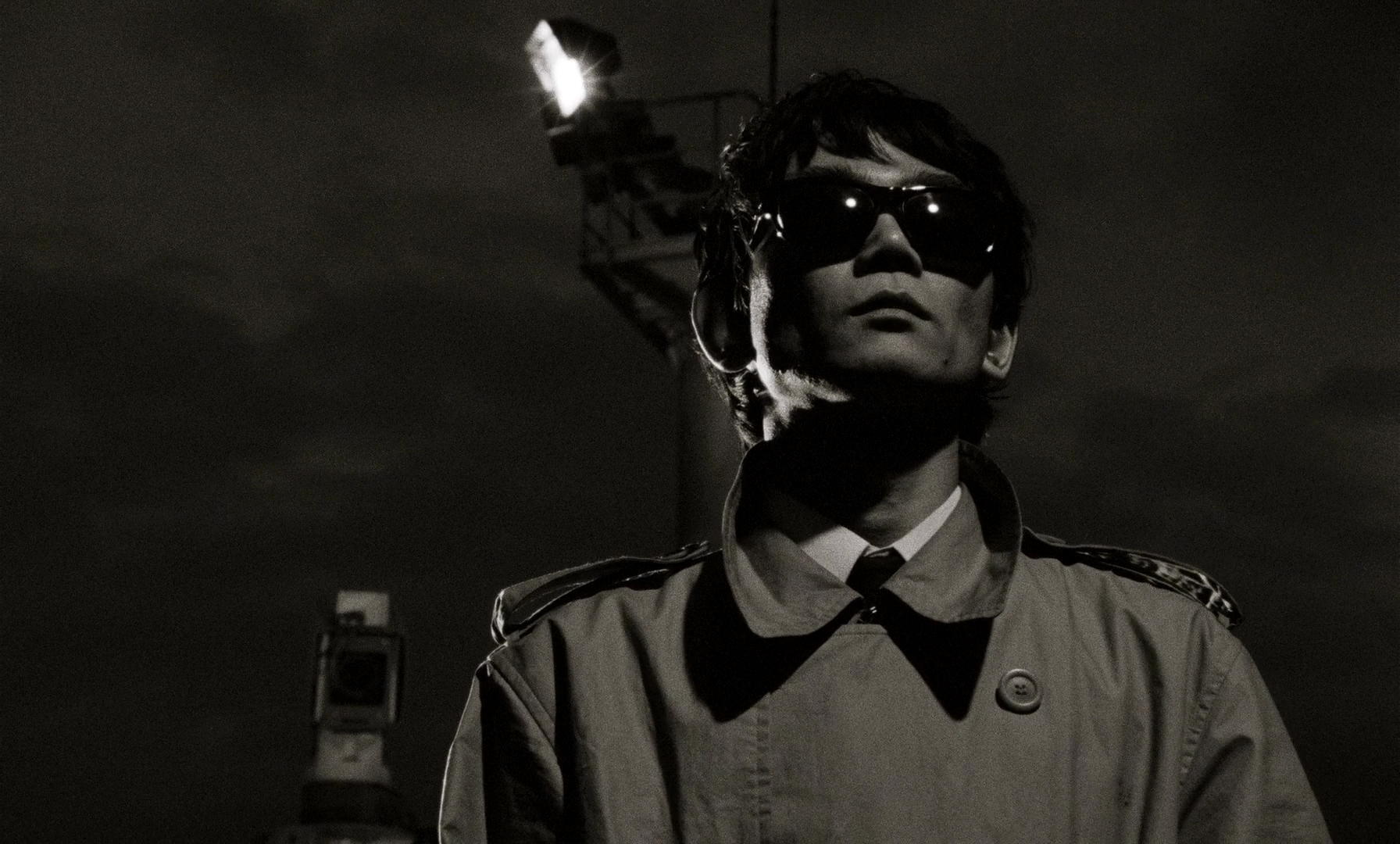 The.Red.Spectacles.1987.1080p.UHD.BluRay.DDP.5.1.x264-SPiRiT.mkv_20250311_220125.712.png