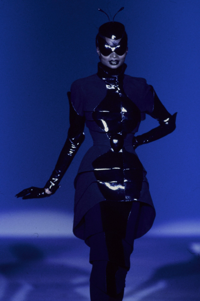 THIERRY-MUGLER-SPRING-1997-RTW-163.jpg