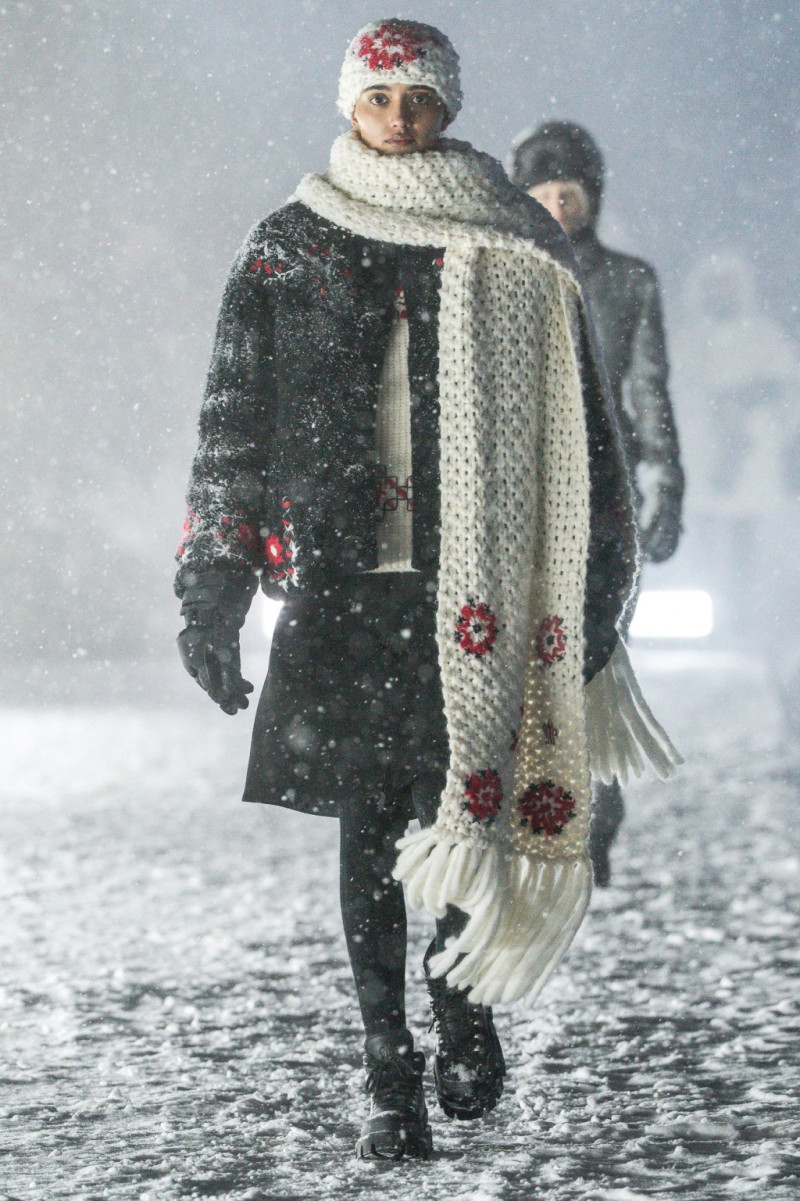 Moncler-Grenoble-F25-runway-GG-101.jpg
