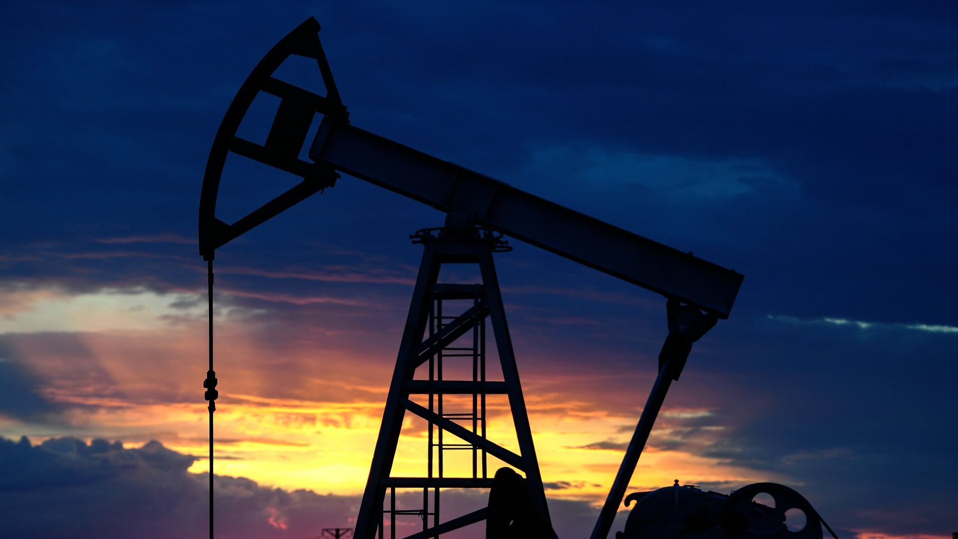Добыча нефти в США за неделю по 18 апреля слабо сократилась