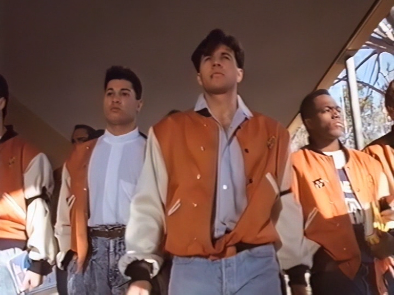 Street Soldiers (1991) [DVDRemux].mkv_snapshot_00.06.26.473.png