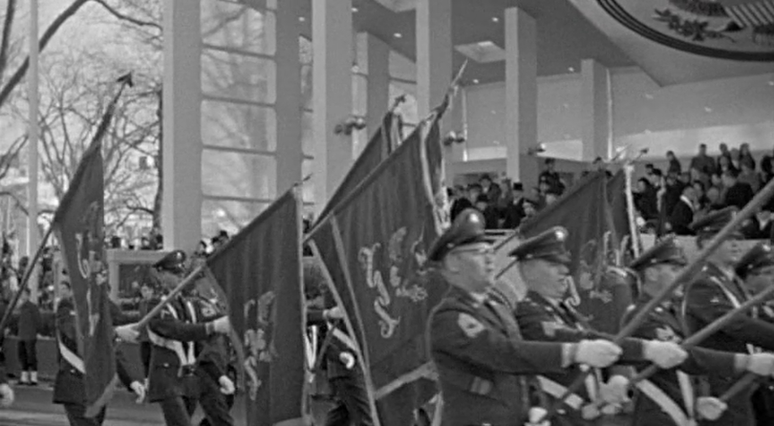 Kisses for My President (1964)_RU.mkv_000215.471.png