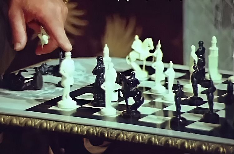 Бой на перекрестке, 1982 (0:44:00 / 2:04:13)