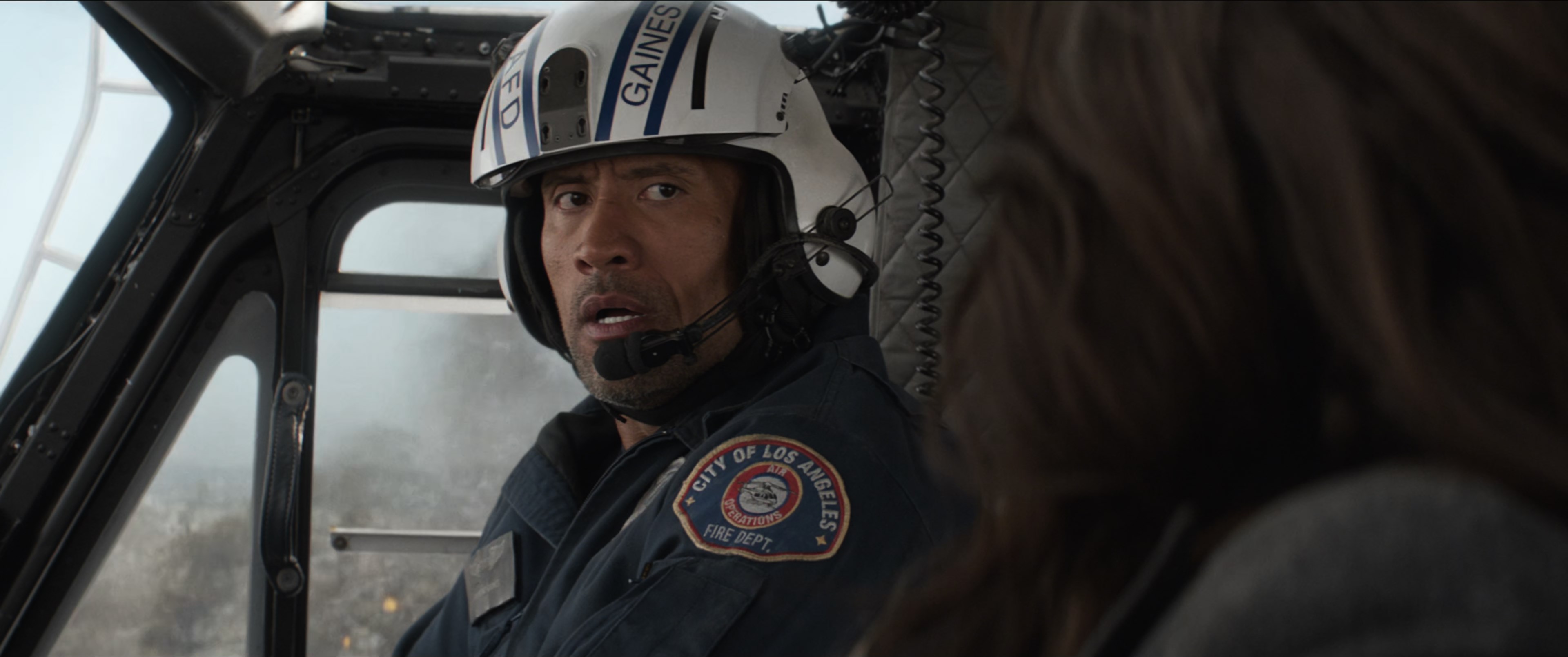 San Andreas (2015) BDRip 2160p-NVENC 10 bit [HDR].mkv_snapshot_00.44.13.670.jpg