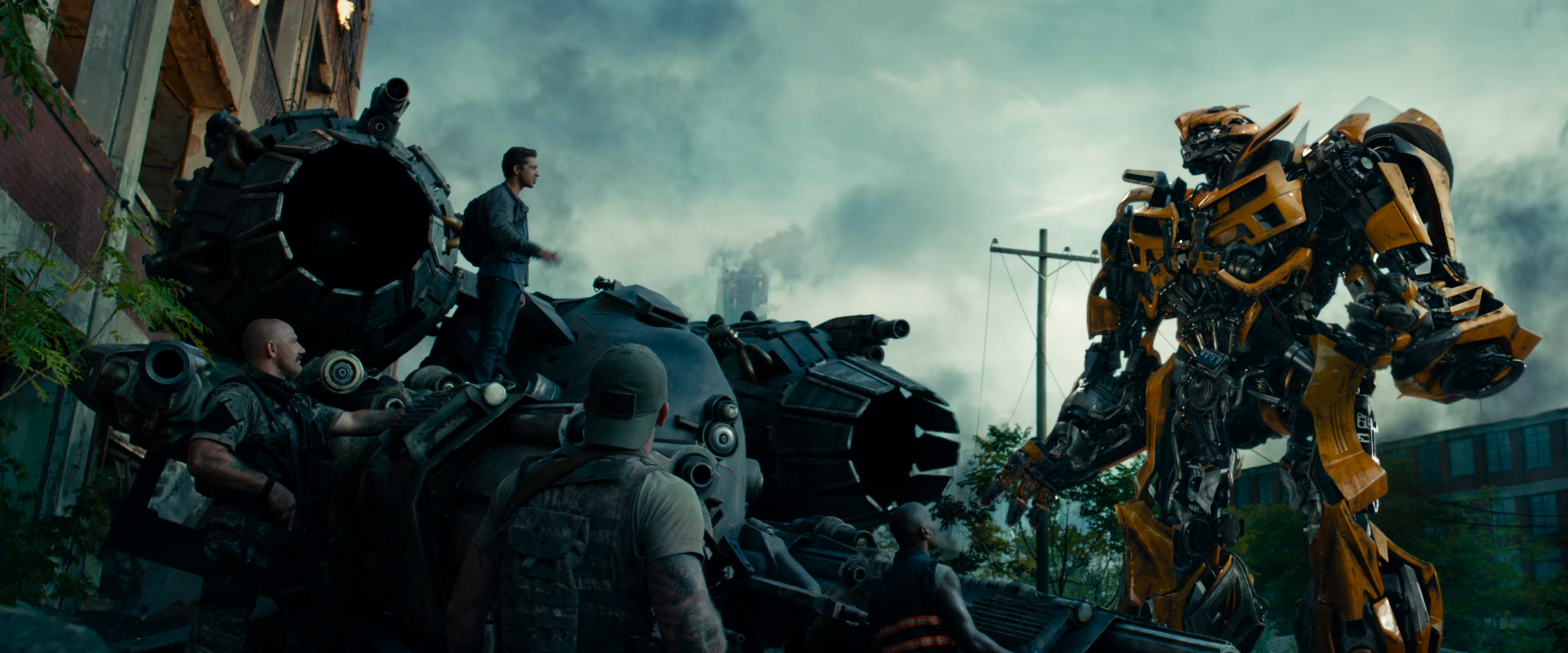 Transformers Dark of the Moon (2011) BDRip 2160p-NVENC 10 bit [HDR].mkv_snapshot_01.41.26.080.jpg