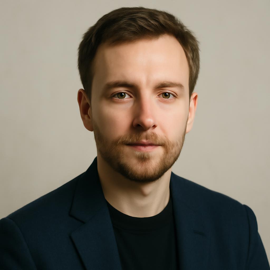 Кирилл Новиков — портрет автора