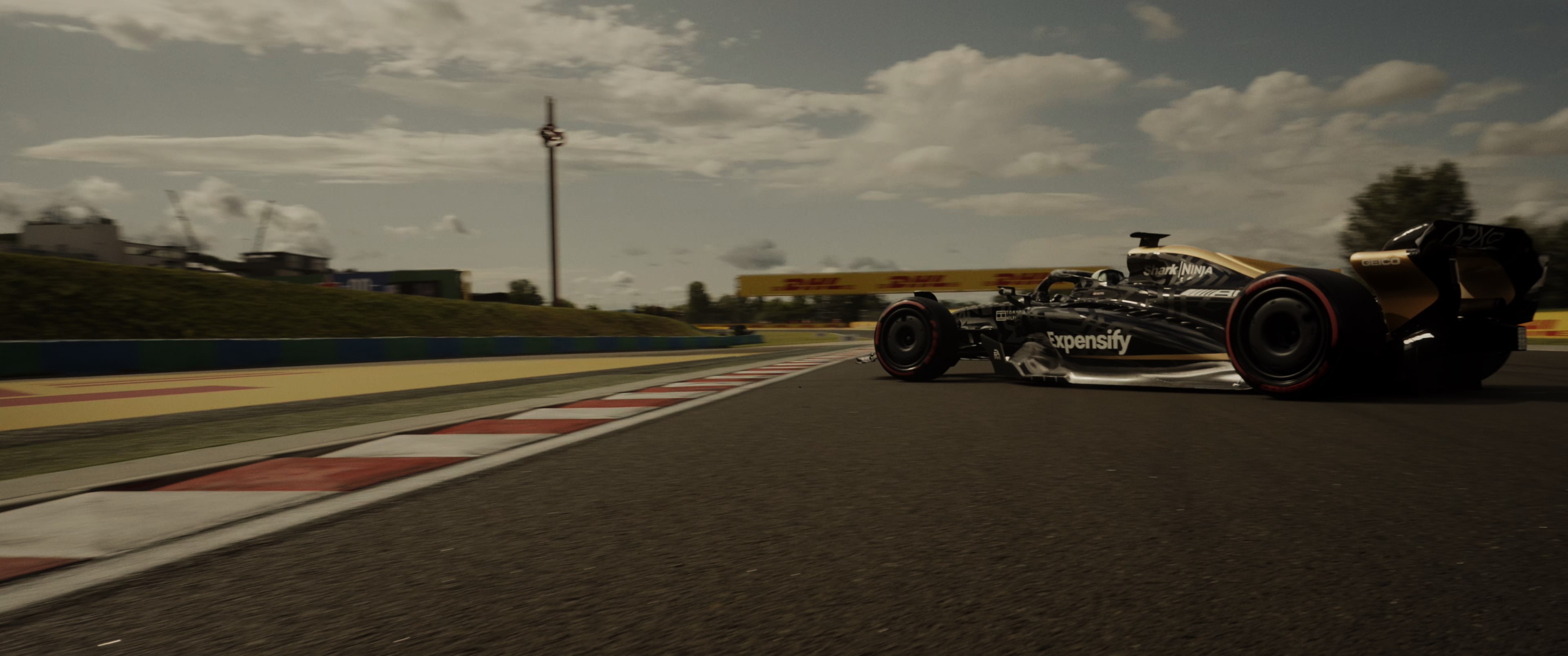 F1 The Movie (2025) BDRip 2160p-NVENC 10 bit [HDR].mkv_snapshot_00.59.13.550.jpg