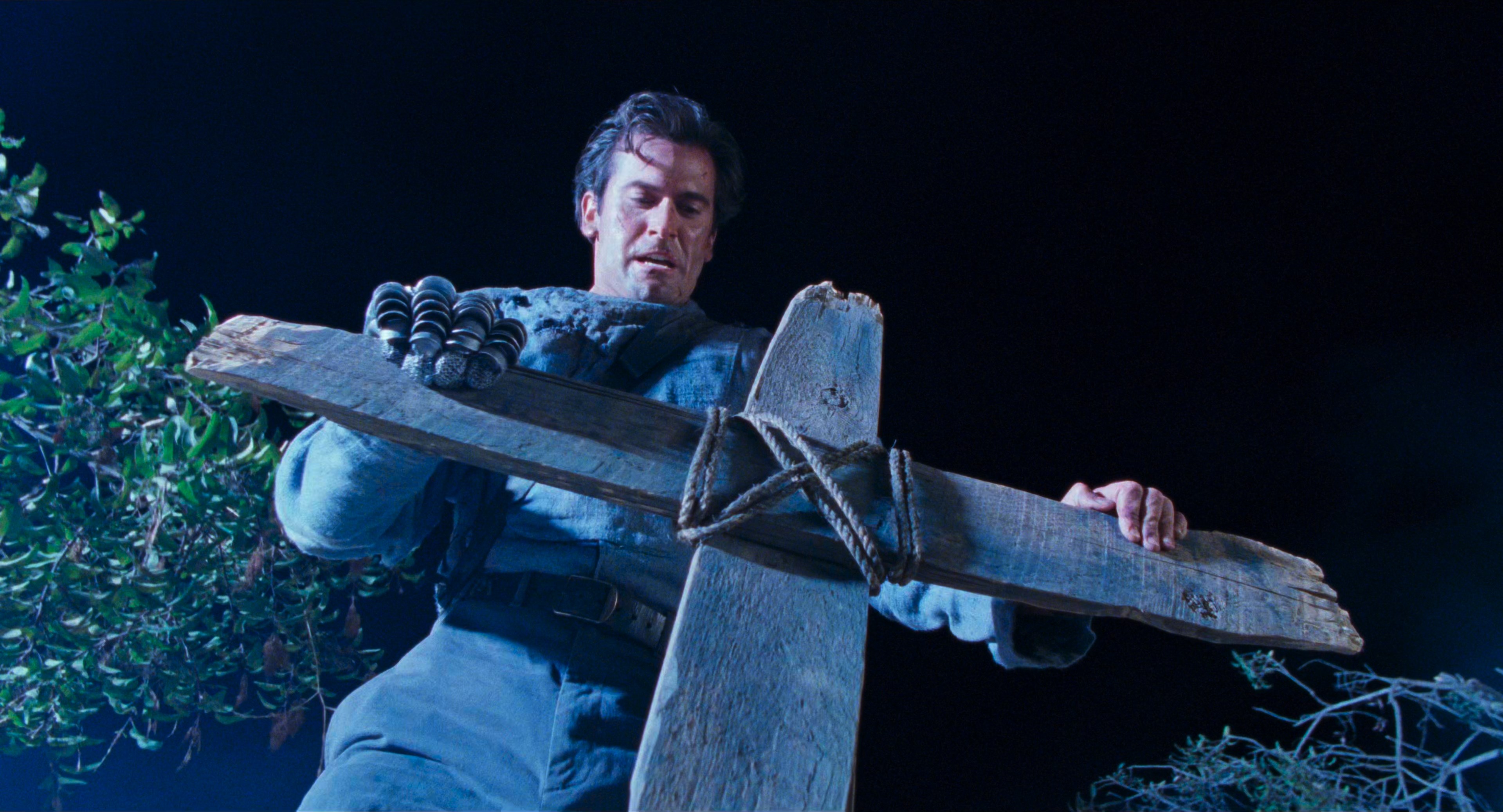 Army of Darkness (1992) BDRip 2160p-NVENC 10 bit [HDR].mkv_snapshot_00.35.12.110.jpg