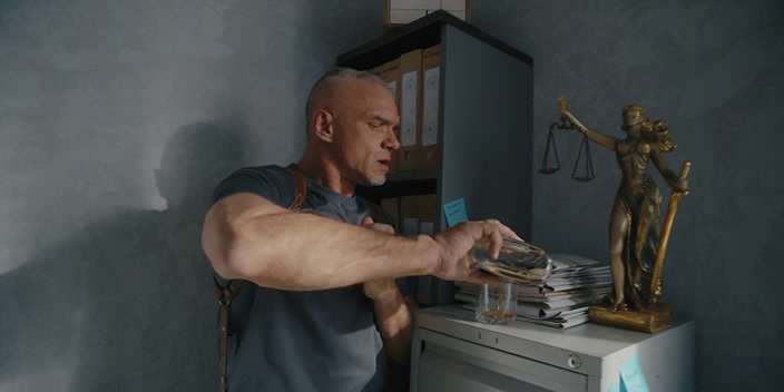 S01.E01.Neyrovasya.avi_snapshot_13.55.png