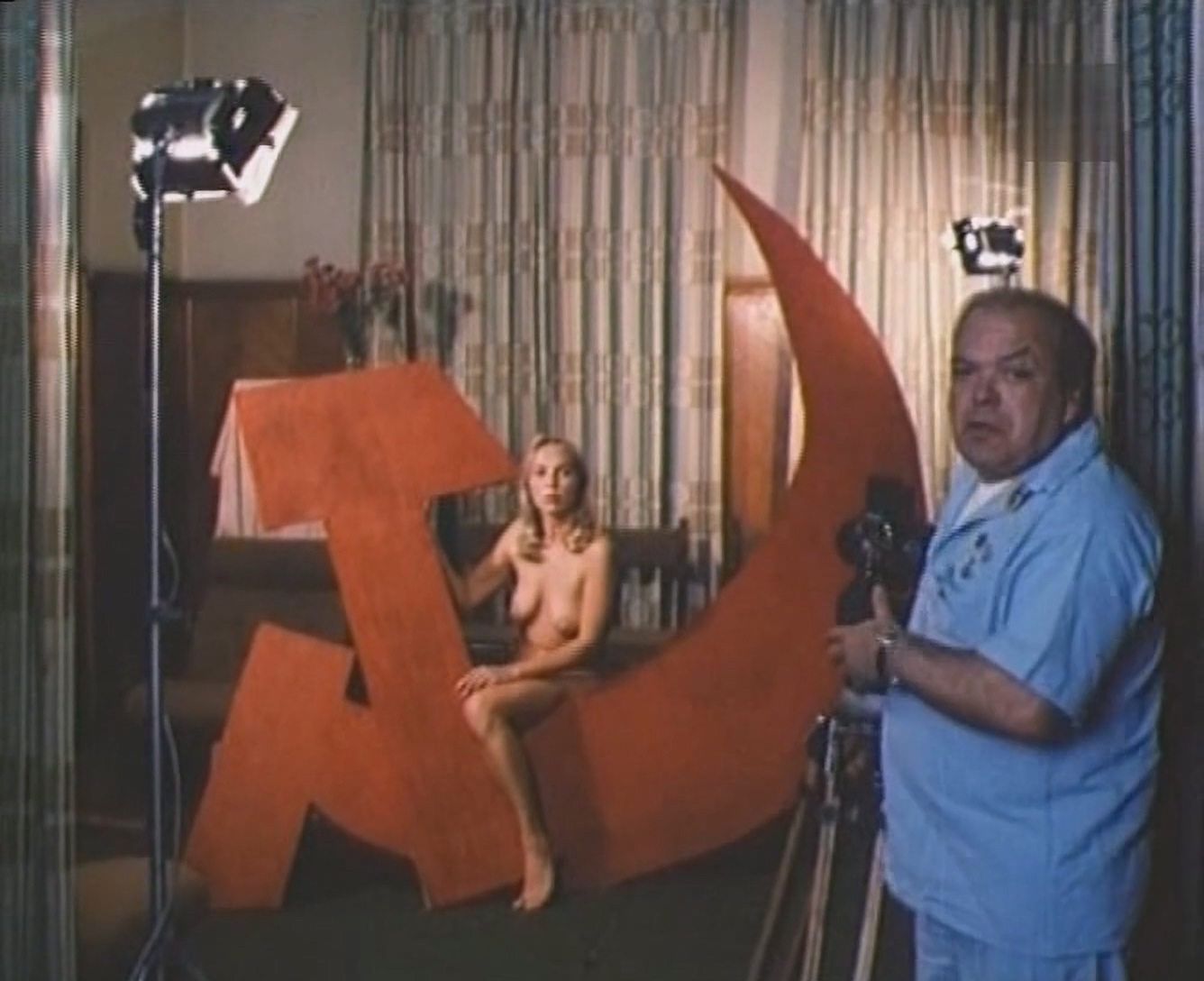 Елена Кондулайнен, Вячеслава Часова Номер люкс для генерала с девочкой (1991).mp4_20251118_150322.360.jpg