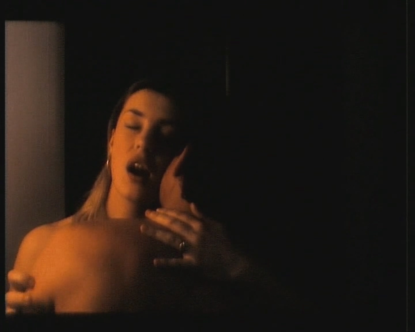 Мария Шукшина Цирк сгорел, и клоуны разбежались (1998).mp4_20251119_155730.030.jpg