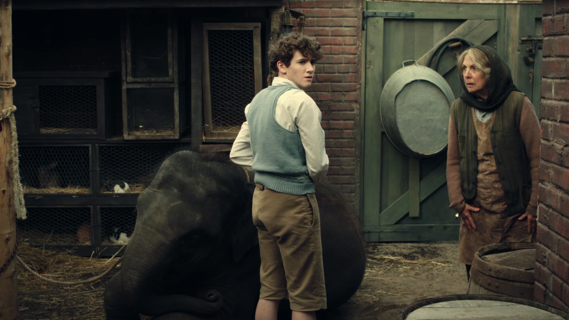 Zoo 2017 WEB-DL 1080p.mkv_snapshot_01.01.59.png