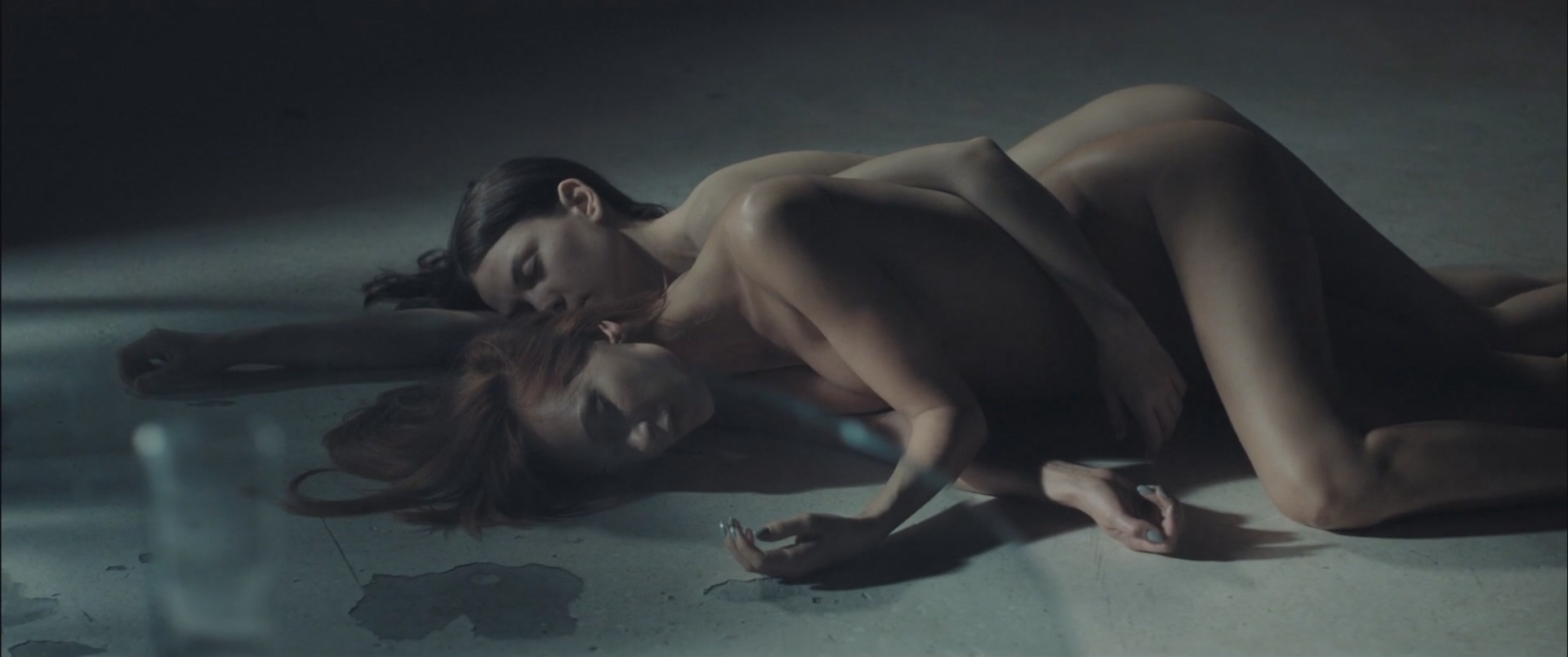 Юлия Ауг, Ирина Вилкова Интимные места (2013) HD 1080.mp4_20251215_112242.971.jpg