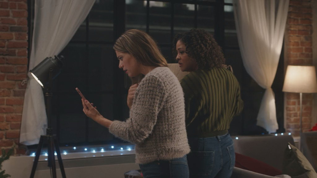 Одна на рождество (2025) WEB-DLRip-AVC_ivanes.mkv_snapshot_00.06.00.318.png