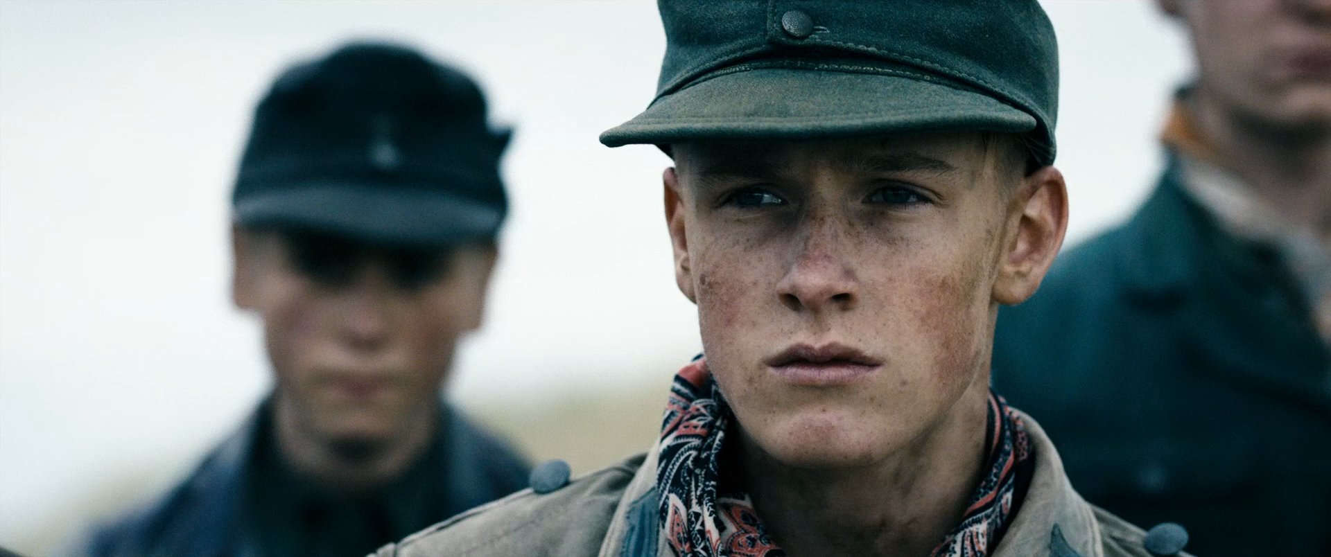 Under sandet 2015 1080p BluRay DTS x264-VietHD.mkv_snapshot_00.18.44.png