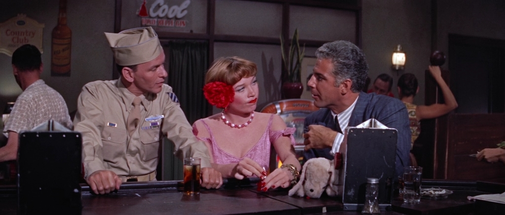 И подбежали они.1958.BDRip AVC msltel.mkv_snapshot_00.38.22.263.jpg