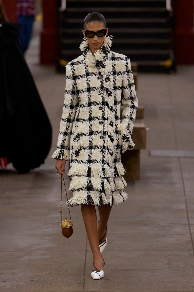 00054-chanel-pre-fall-2026-credit-gorunway.webp