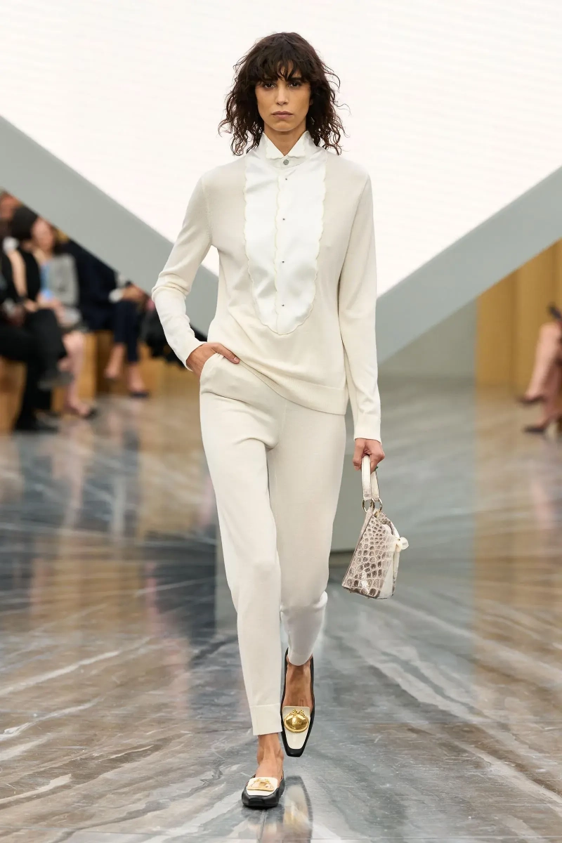 00073-christian-dior-spring-2026-ready-to-wear-credit-gorunway.webp