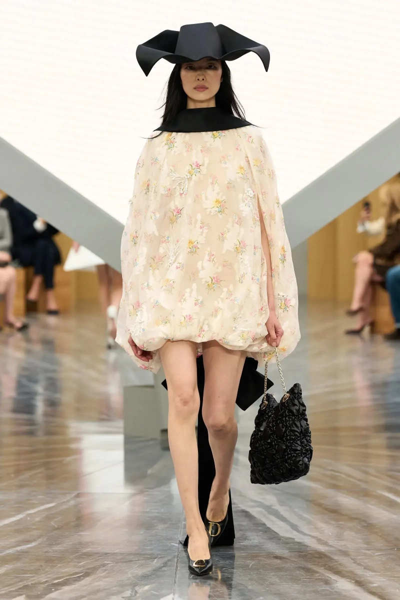 00009-christian-dior-spring-2026-ready-to-wear-credit-gorunway.webp