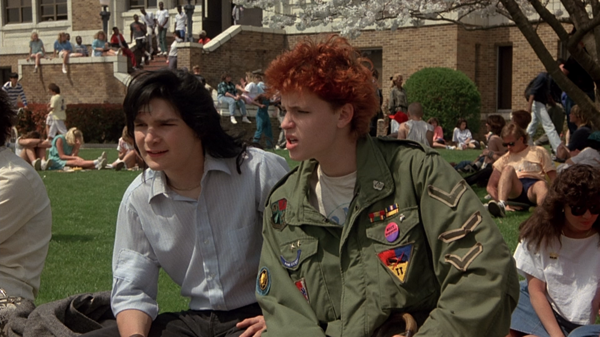 Dream a Little Dream 1989 BDRemux 1080p.mkv_snapshot_00.37.44.png