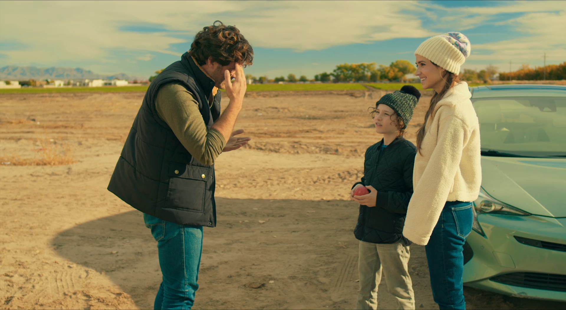 Santa's Cousin 2024 WEB-DL 1080p.mkv_snapshot_00.28.26.png