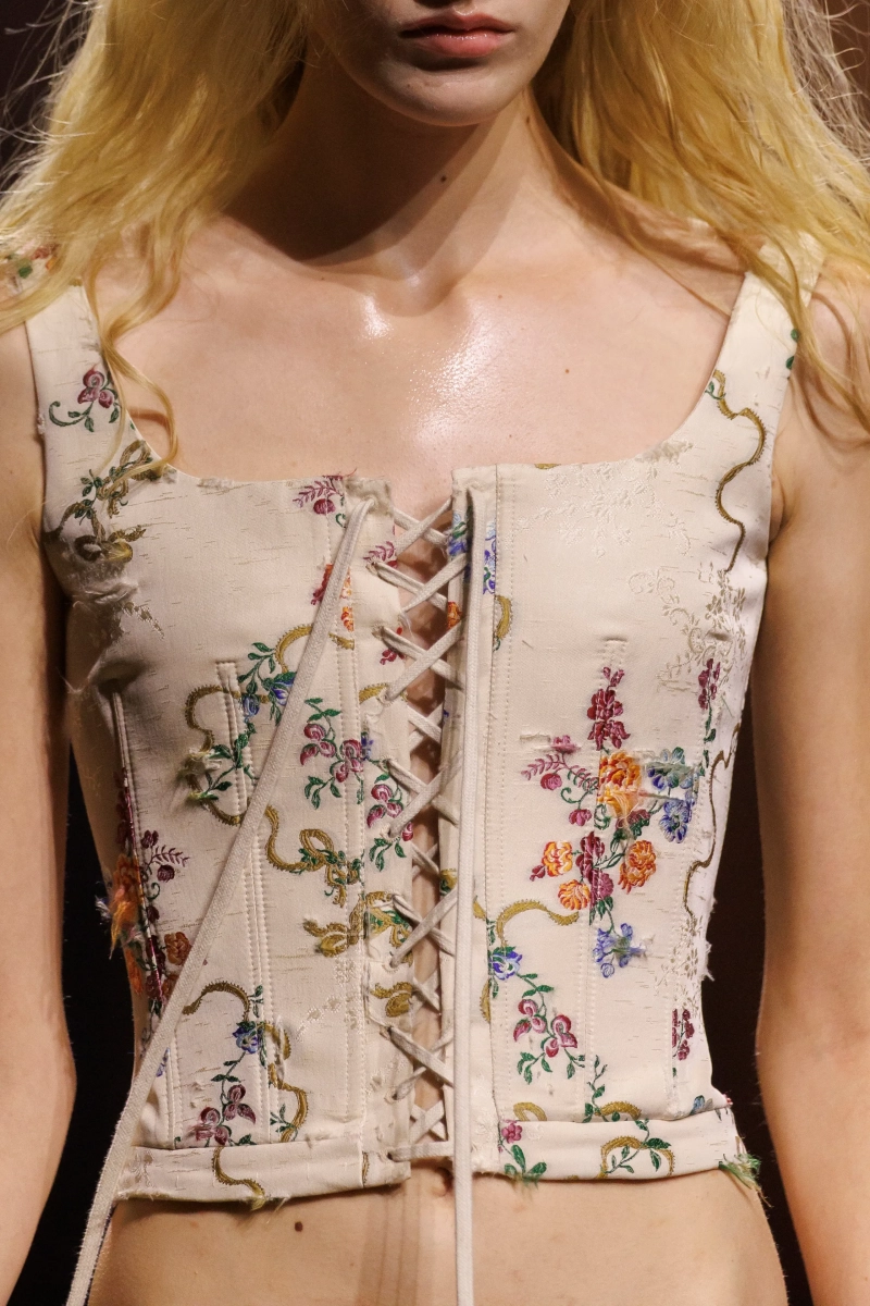 00027a-mcqueen-spring-2026-ready-to-wear-details-credit-brand.webp