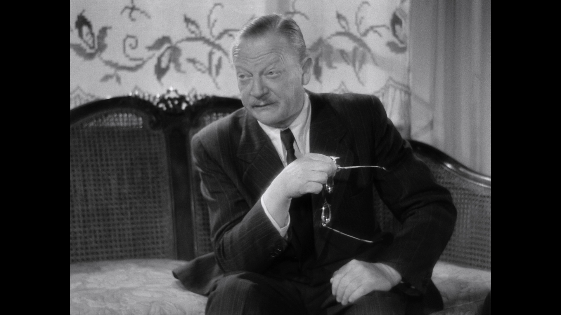 Between.Yesterday.and.Tomorrow .1947.BDRemux.1080p.mkv_snapshot_00.21.06.410.png