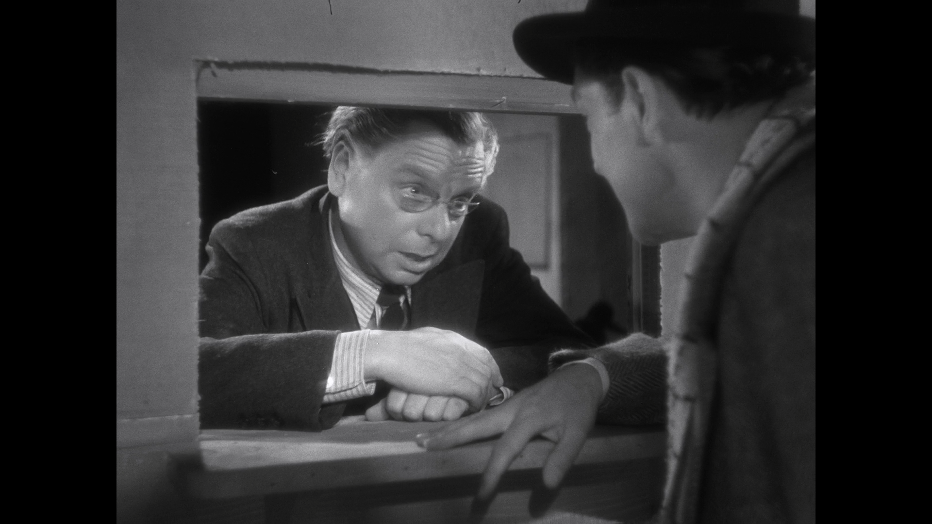 Between.Yesterday.and.Tomorrow .1947.BDRemux.1080p.mkv_snapshot_00.06.37.434.png