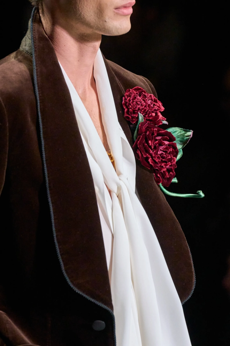00125-dolce-and-gabbana-fall-2026-menswear-details-credit-gorunway.webp