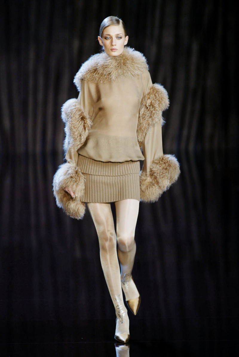 Valentino+Fall+2003+YqJZ0F6ueDIx.jpg
