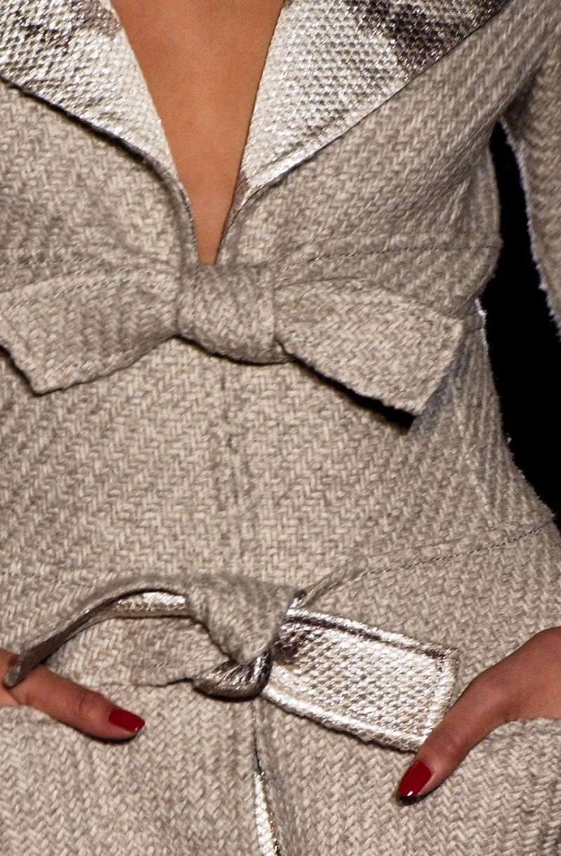 valentino-fall-2003-couture-details-00100h.webp