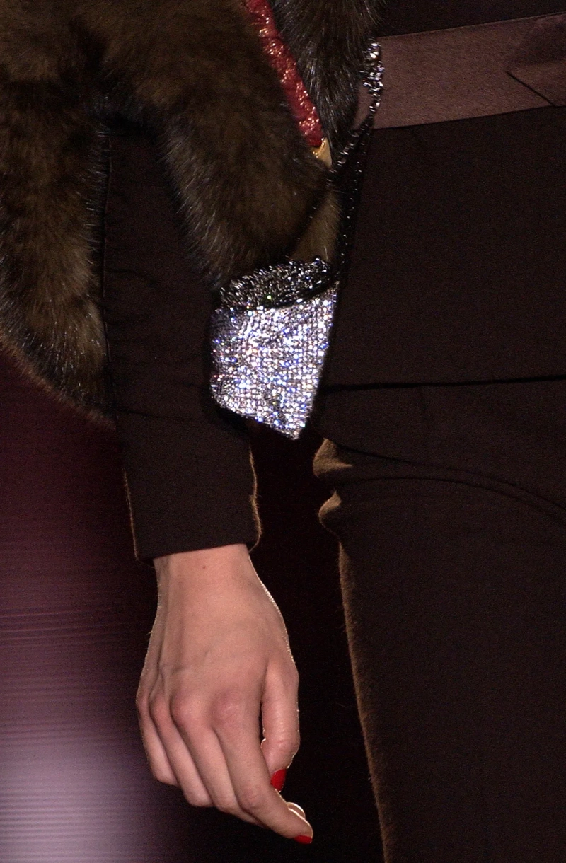 valentino-fall-2003-couture-details-00130h.webp