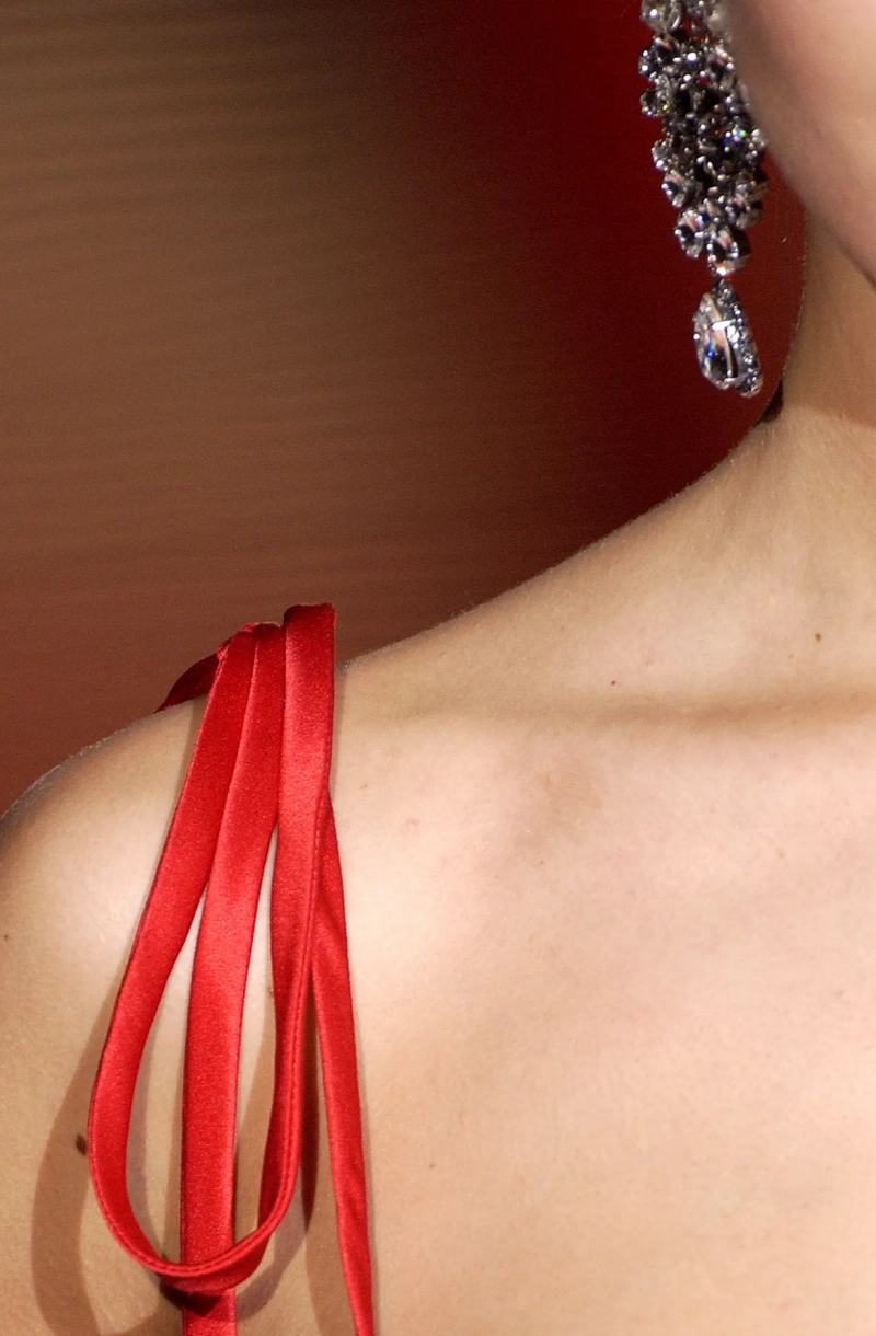 valentino-fall-2003-couture-details-00410h.webp
