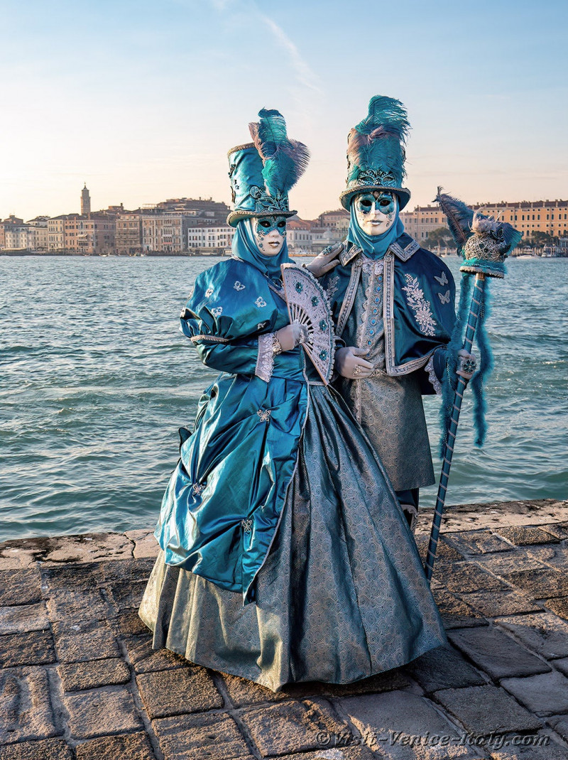 venice-carnival-masks-costumes-083.jpg