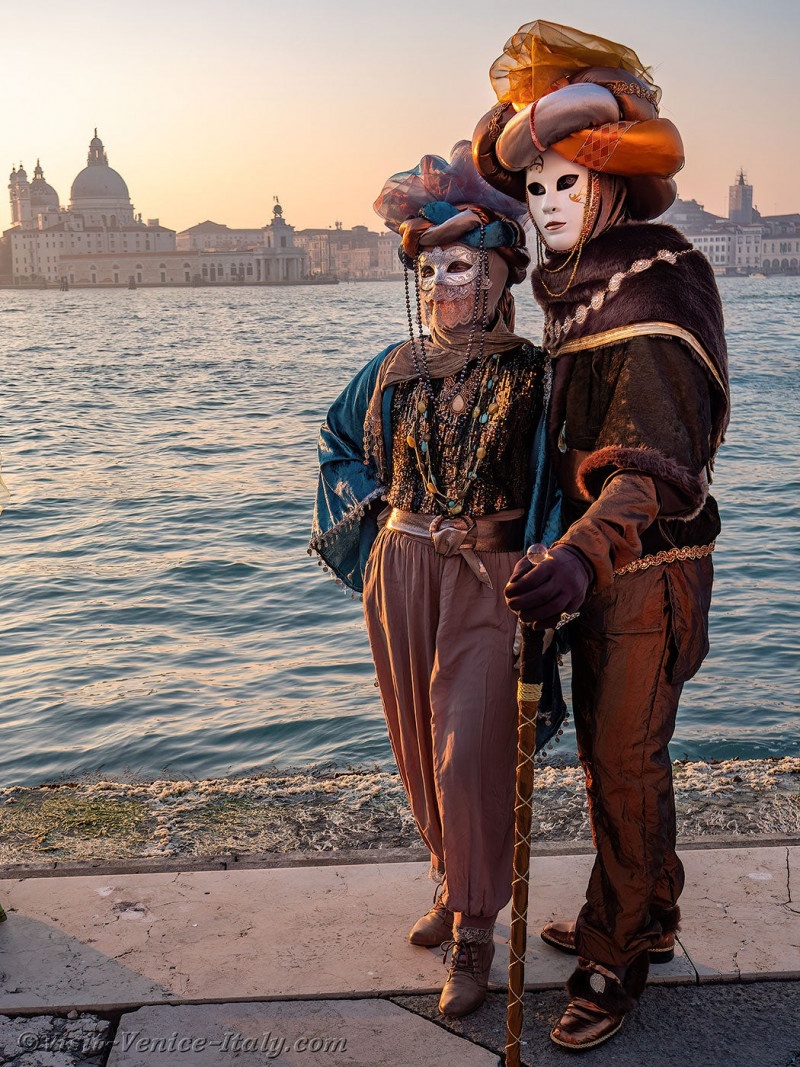 venice-carnival-mask-costume-san-giorgio-maggiore-114.jpg