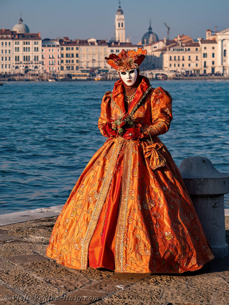 venice-carnival-mask-costume-san-giorgio-maggiore-032.jpg