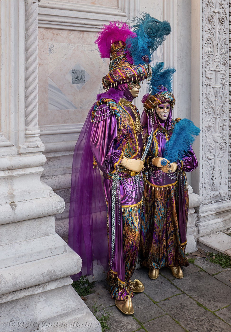 venice-carnival-masks-costumes-032.jpg